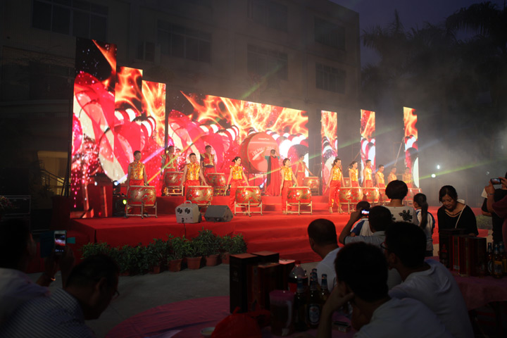 乐器表演 - 龙鼓